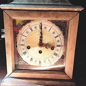 ⭐️ Beautiful Vintage Howard Miller Model clock